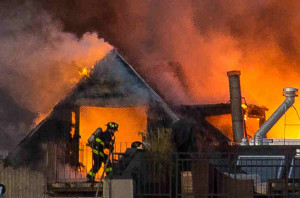 Early Morning House Fire - Christmas Day.  San Francisco's Potrero Hill Neighborhood - NO injuries. Mississippi Street @ Mariposa
